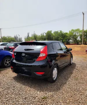 Hyundai Accent SE Hatchback 2016 Black