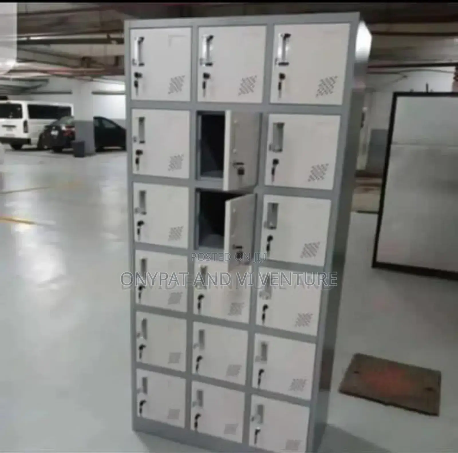 12 Lockers Cabinet