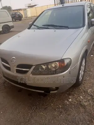 Photo - Nissan Almera Tino 2005 Silver