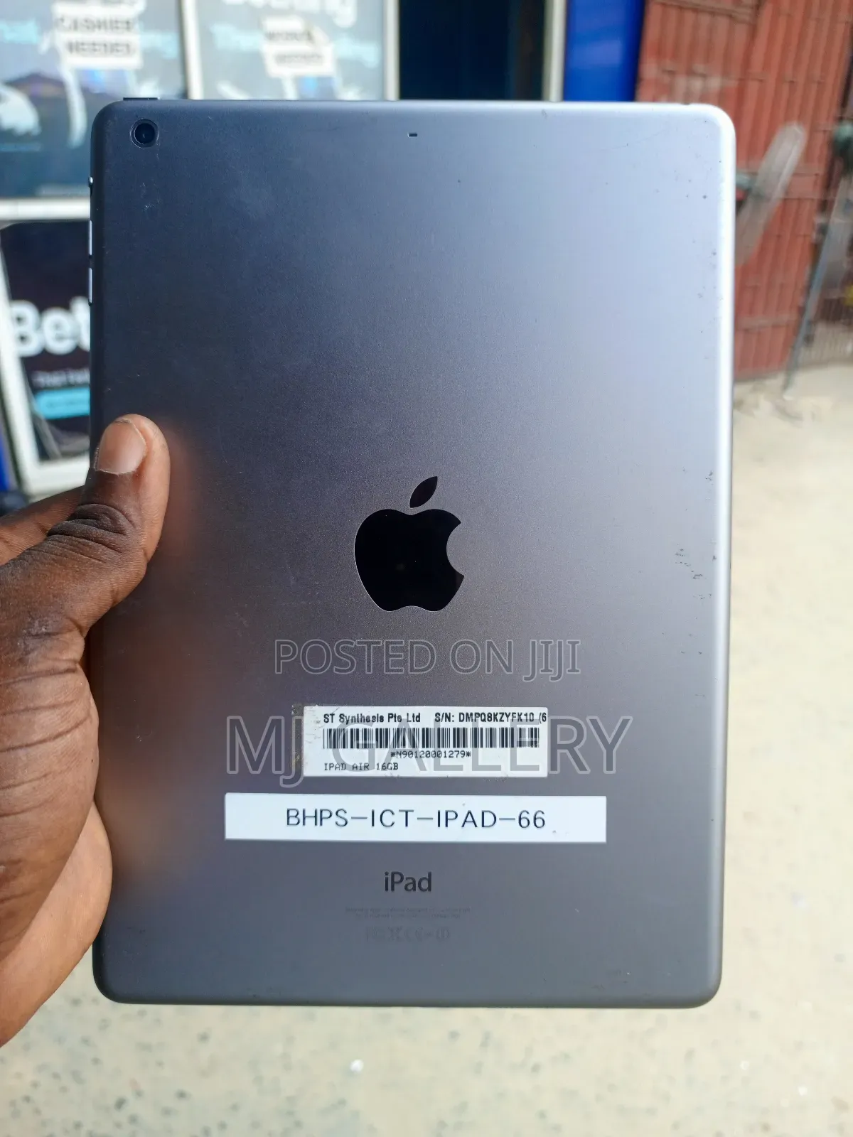 Apple iPad Air 16 GB Gray