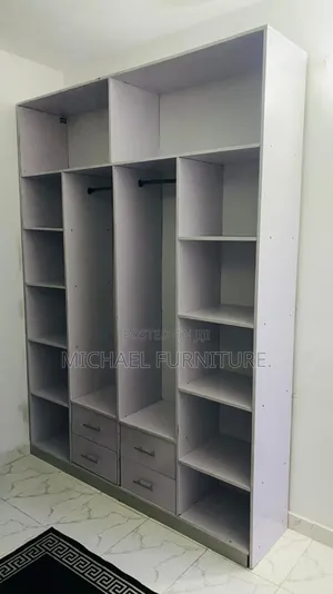High Class 6 by 8 Wardrobe With 4 Drawers