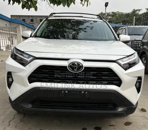 Toyota RAV4 XLE Premium AWD 2024 White