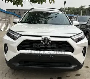 Toyota RAV4 XLE Premium AWD 2024 White