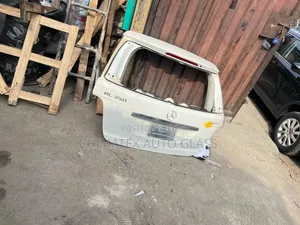 Ml350 2010 Back Glass Available We Deliver and Install