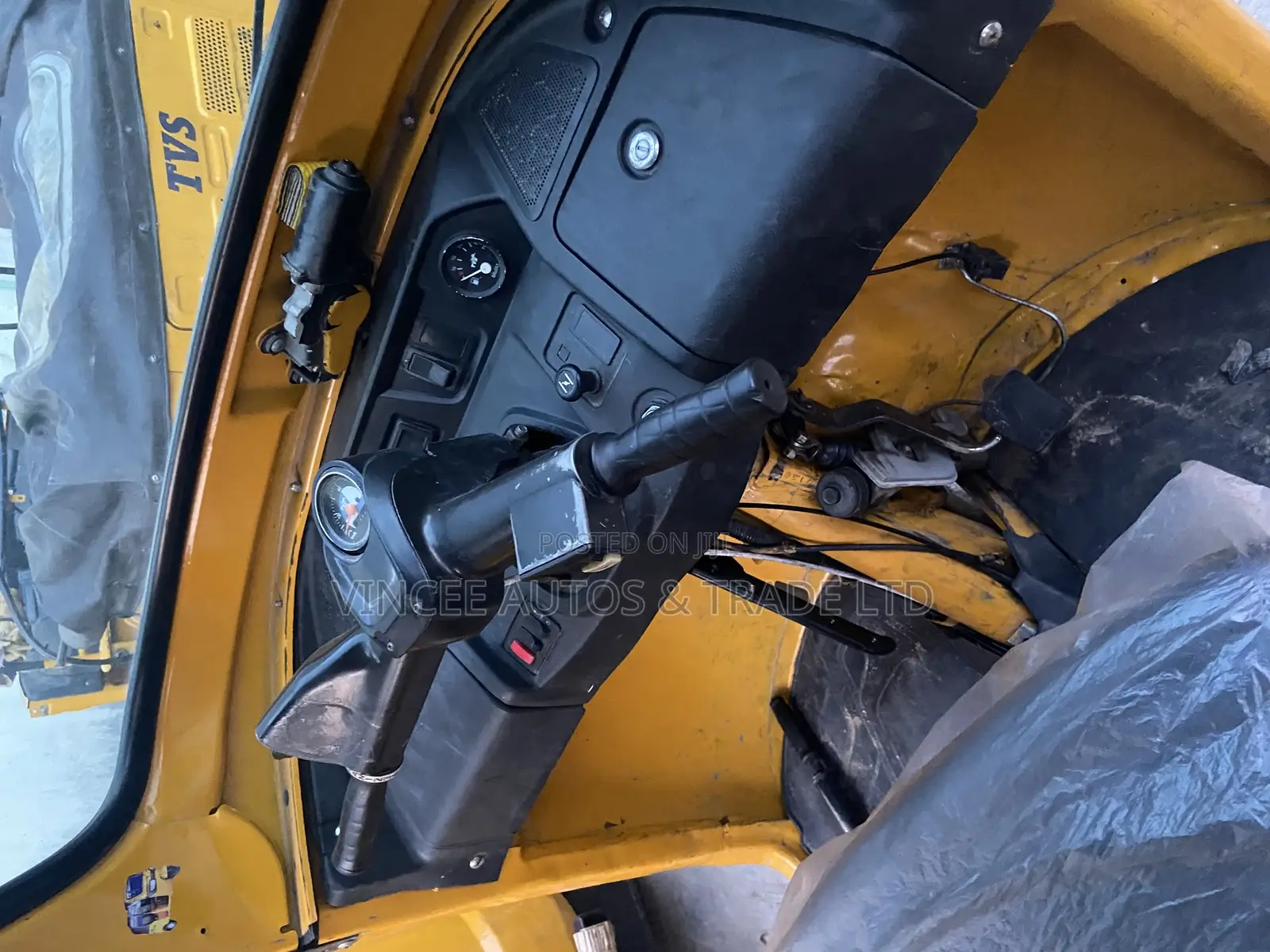 TVS King Cargo 2023 Yellow
