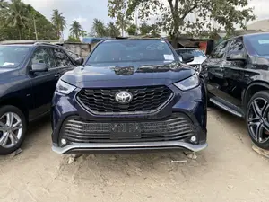 Toyota Highlander XSE 2021 Blue