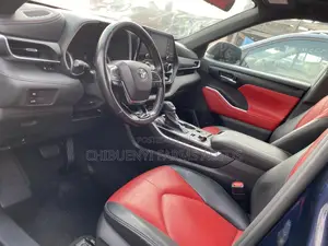 Toyota Highlander XSE 2021 Blue
