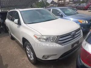 Toyota Highlander Limited 2012 White
