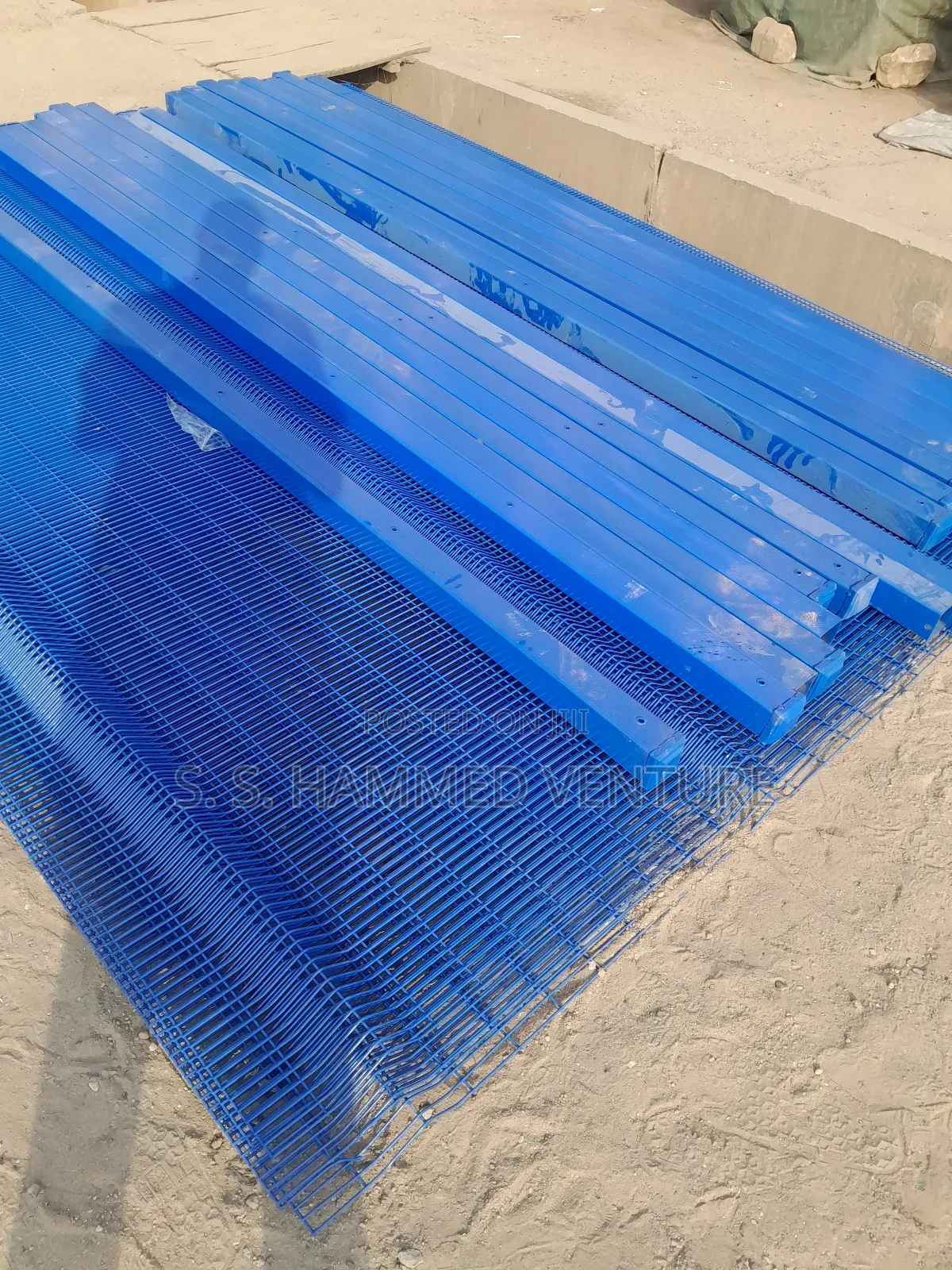 House Panels Mesh Design Wires