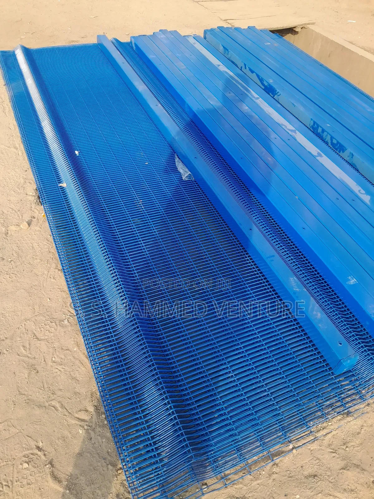 House Panels Mesh Design Wires