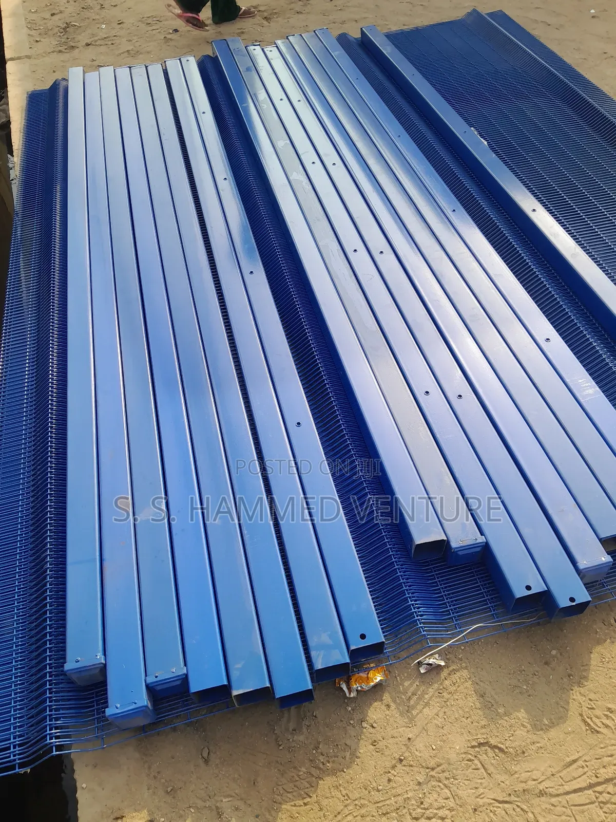 House Panels Mesh Design Wires
