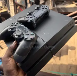 Ps4 Console 9:00 + Extra Pad and 10 Hit Games Installed