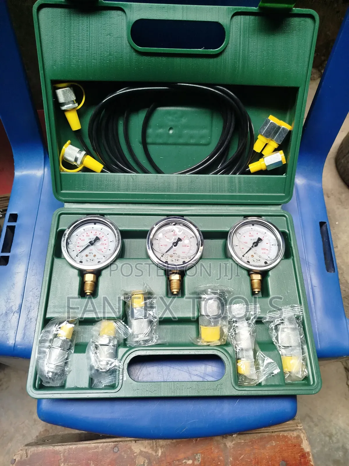 Hydraulic Pressure Gauge Set.
