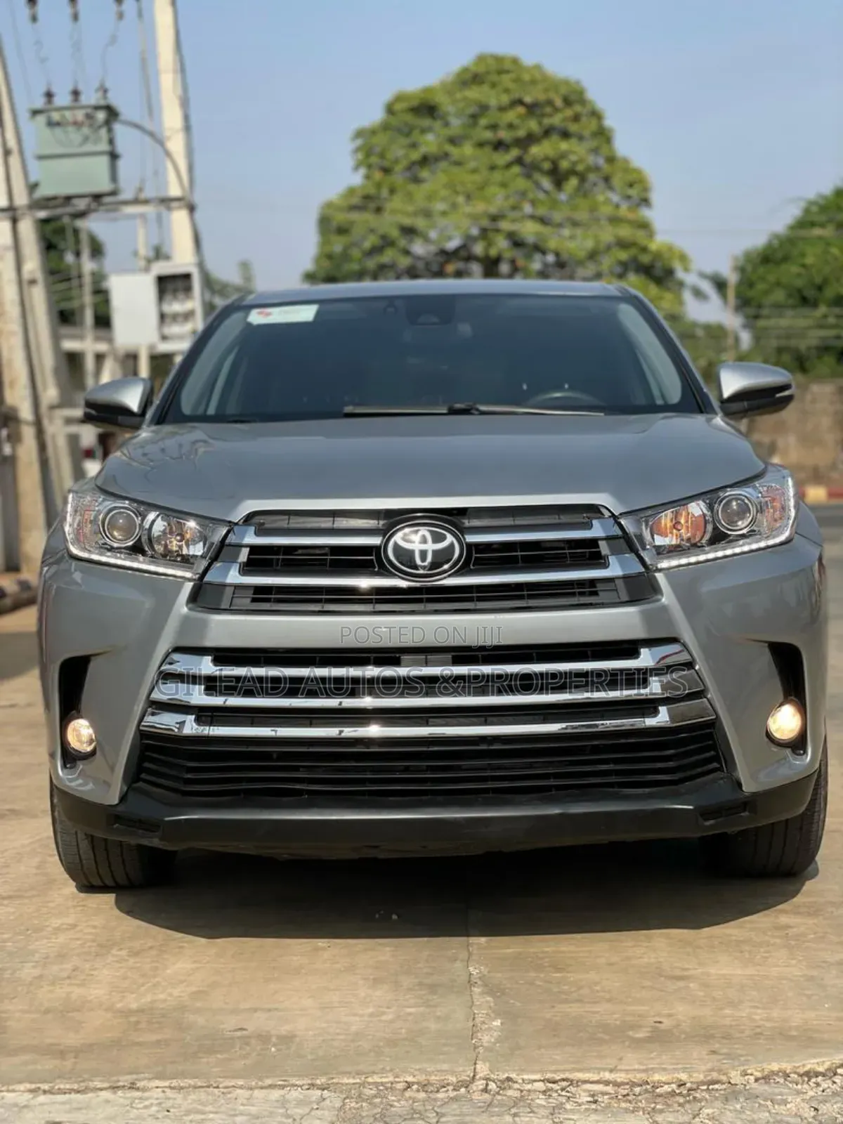 Toyota Highlander LE Plus 2019 Silver