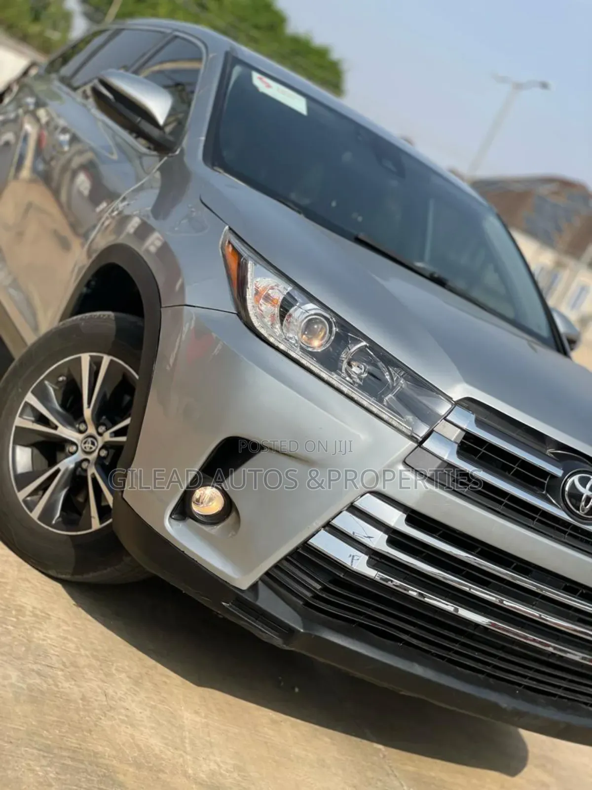 Toyota Highlander LE Plus 2019 Silver