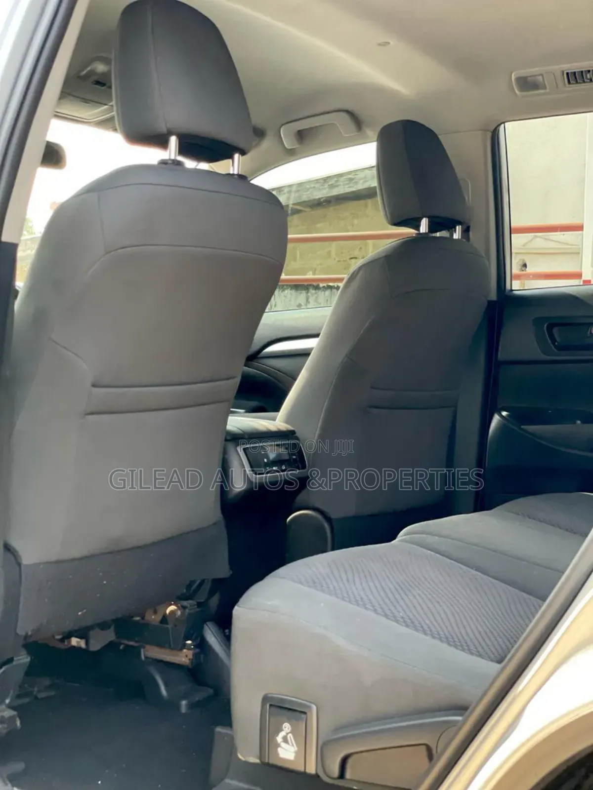Toyota Highlander LE Plus 2019 Silver