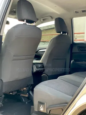Toyota Highlander LE Plus 2019 Silver