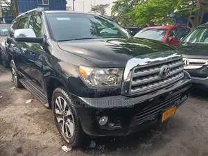 Toyota Sequoia Platinum FFV 4dr SUV 4WD (5.7L 8cyl 6A) 2010 Black
