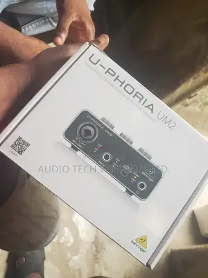 Behringer U-Phoria Um2