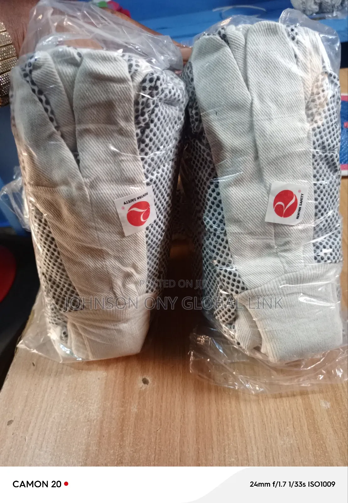 Spotted Hand Gloves