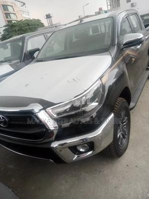 New Toyota Hilux 2025 Black