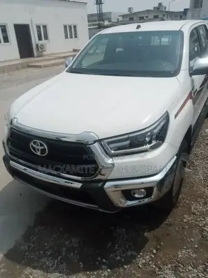 New Toyota Hilux 2025 White