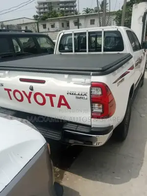 New Toyota Hilux 2025 White
