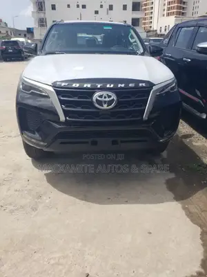 New Toyota Fortuner 2.7 AWD 2024 Black