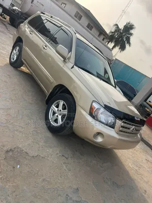 Photo - Toyota Highlander V6 AWD 2004 Gold