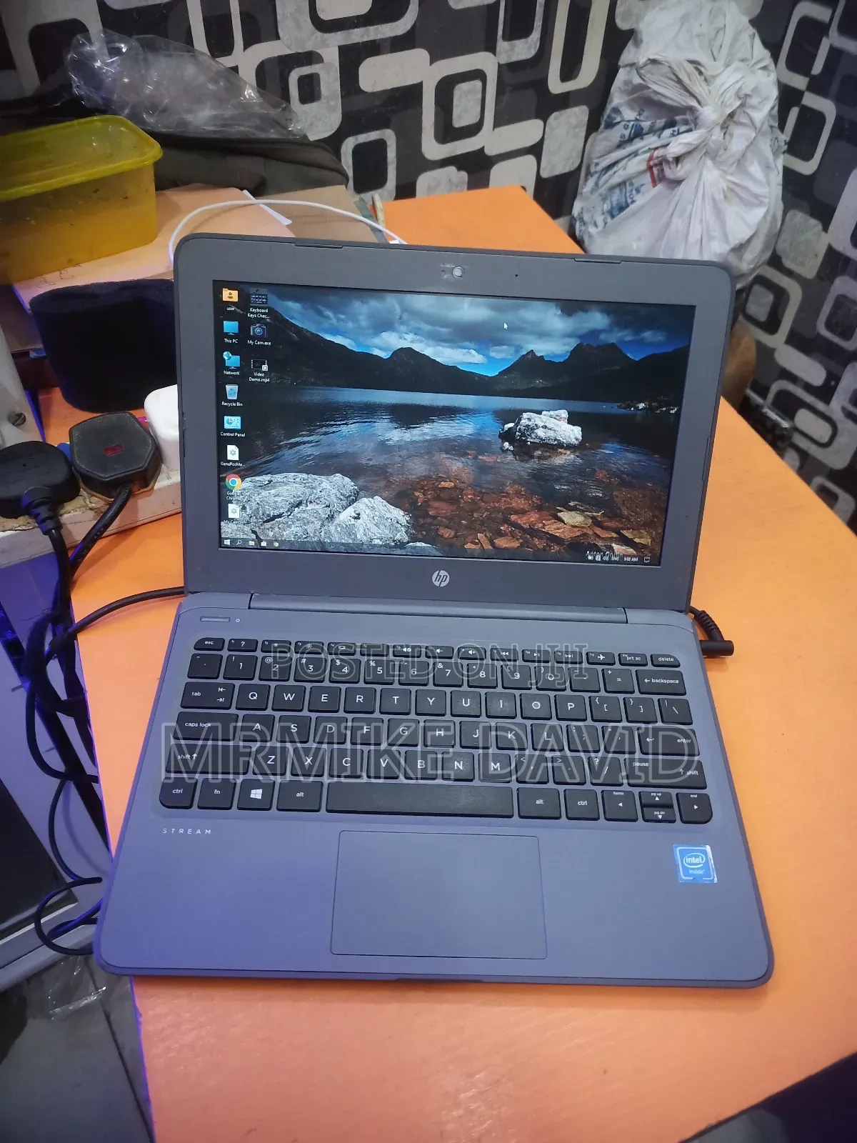 Laptop HP Stream Laptop 4GB Intel Celeron SSD 60GB