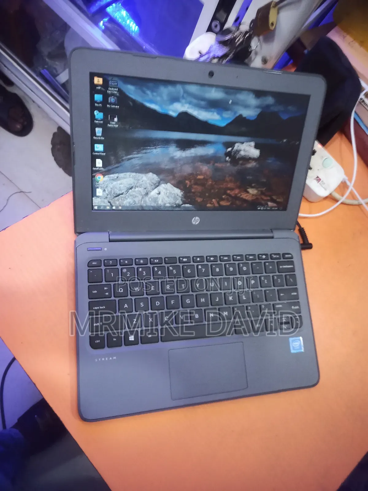 Laptop HP Stream Laptop 4GB Intel Celeron SSD 60GB
