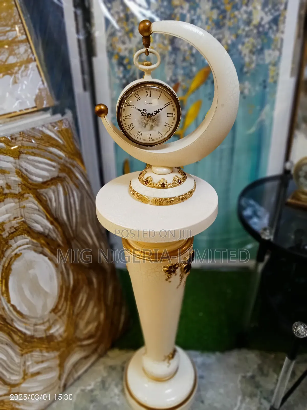 Free Standing Detachable Clock With Complete Stand Decor