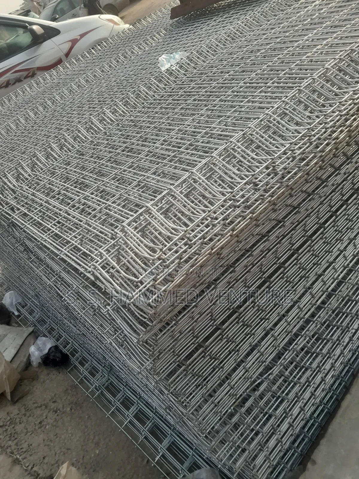 Gavalnized Panel Mesh Wires (2 × 4 Holes)