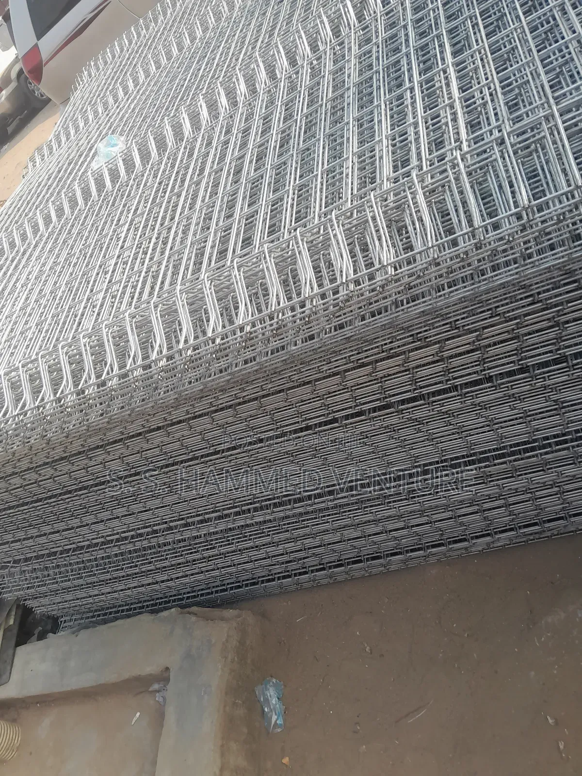 Gavalnized Panel Mesh Wires (2 × 4 Holes)