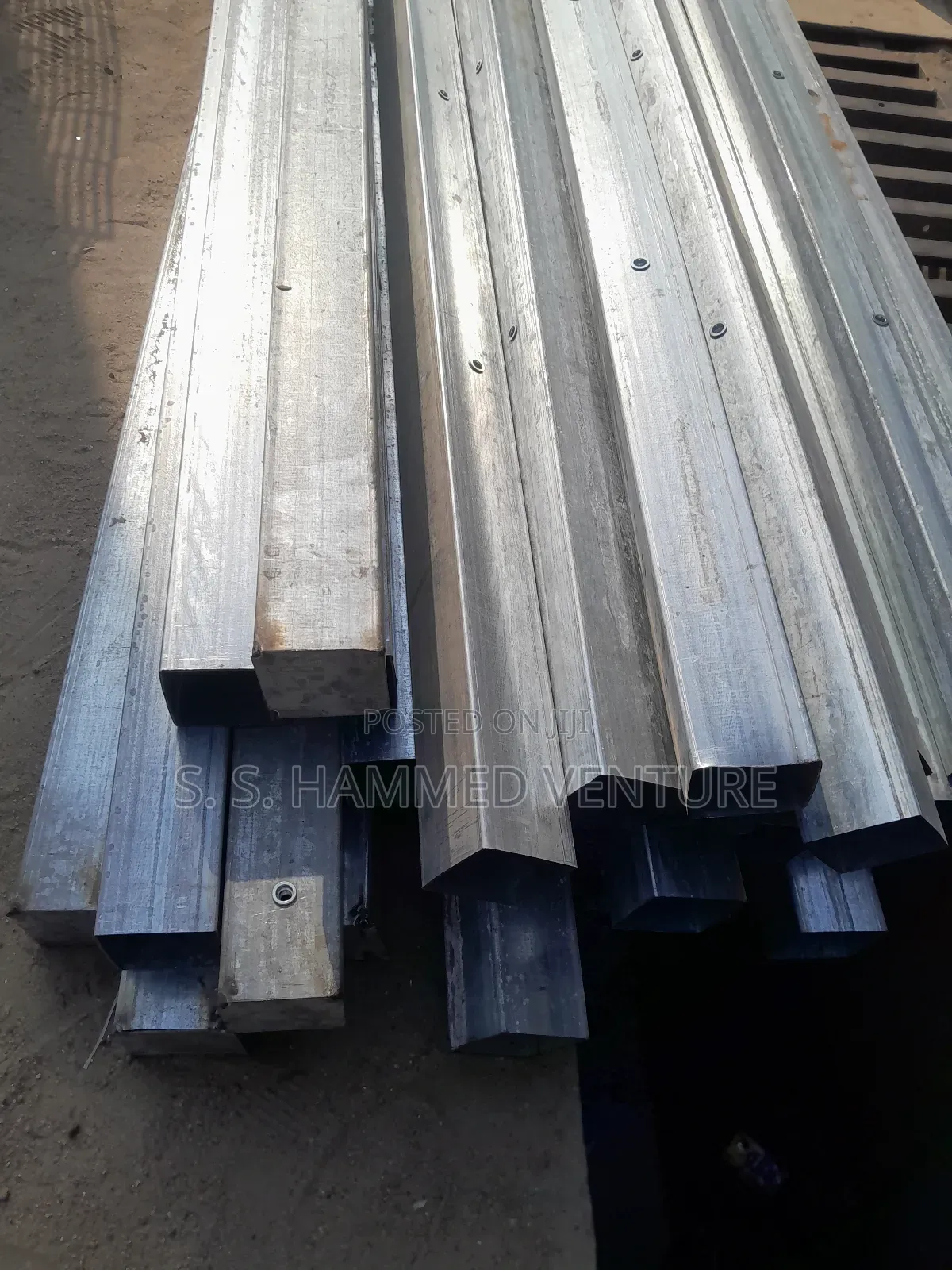 Gavalnized Panel Mesh Wires (2 × 4 Holes)