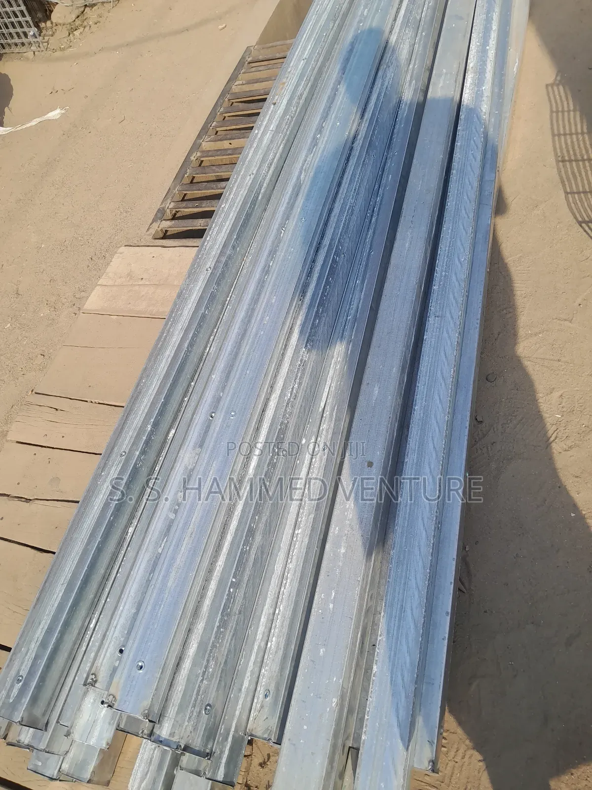 Gavalnized Panel Mesh Wires (2 × 4 Holes)