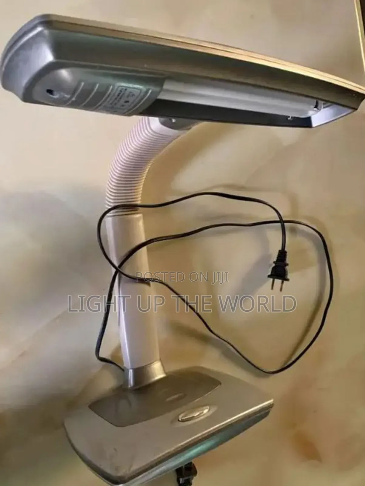 Rearachable Reading Lamp