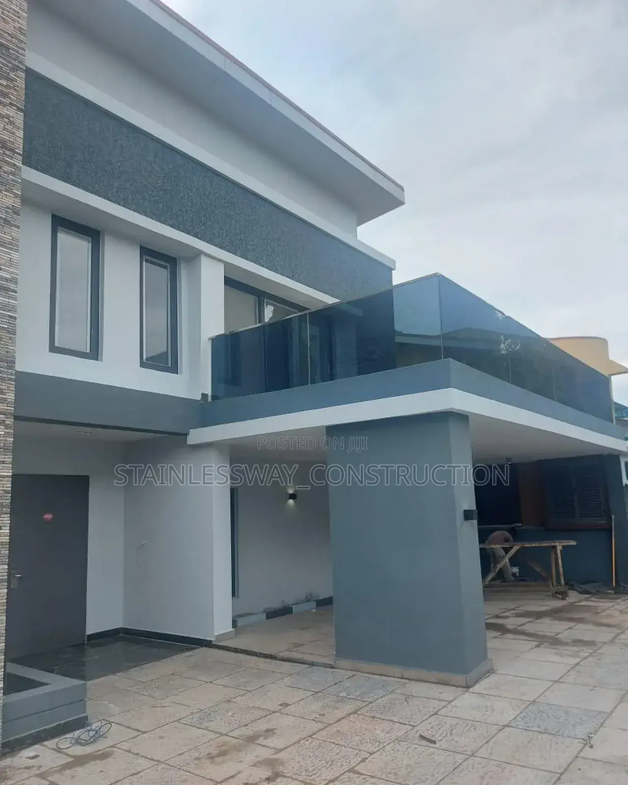 Refreshing Dark Gray Glass Experience
