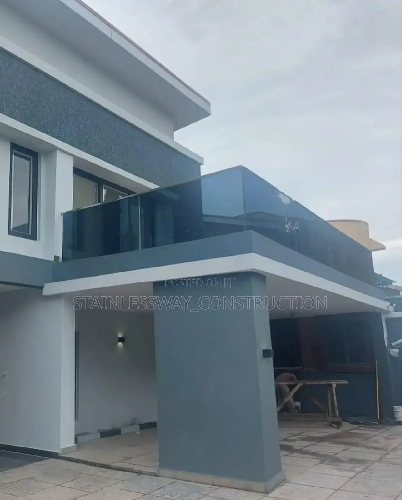 Refreshing Dark Gray Glass Experience