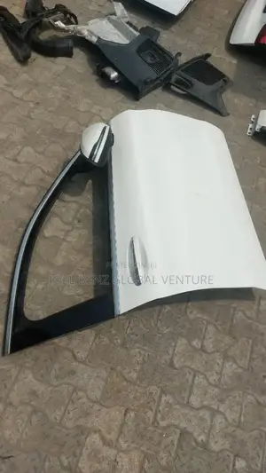 Glc300 2017 Passenger Side Door