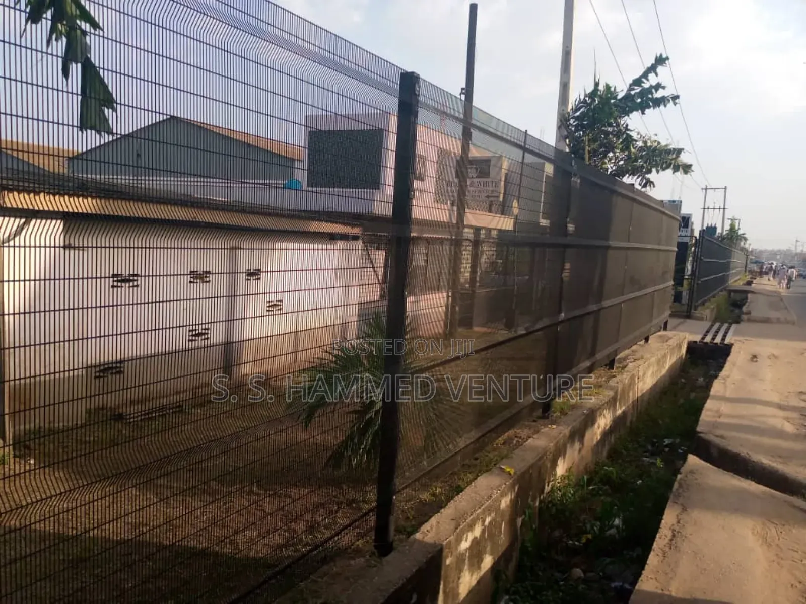 Beside Drainages Elevation Panels Mesh Wires