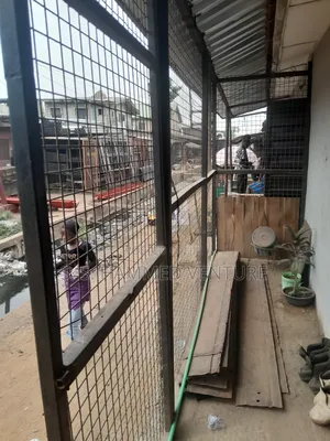 Shops Partitions With Mesh Wires .
