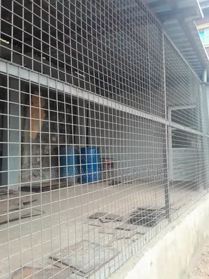 Shops Partitions With Mesh Wires .