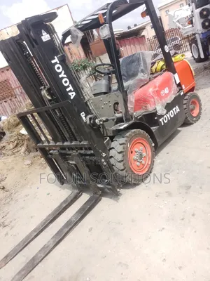 Fork Lift Mobile Machine