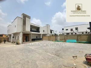 4bdrm Duplex in Oyelade Gra, Oluyole Estate for sale