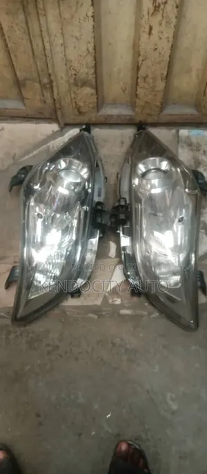 Toyota Fortuna 2012 Set Headlight