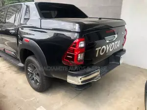 New Toyota Hilux 2024 Black