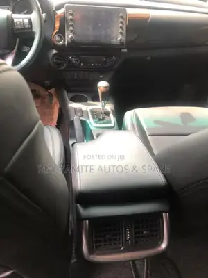 New Toyota Hilux 2024 Black