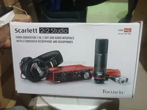 Photo - Complete Bundle Scarlett 2i2 Studio