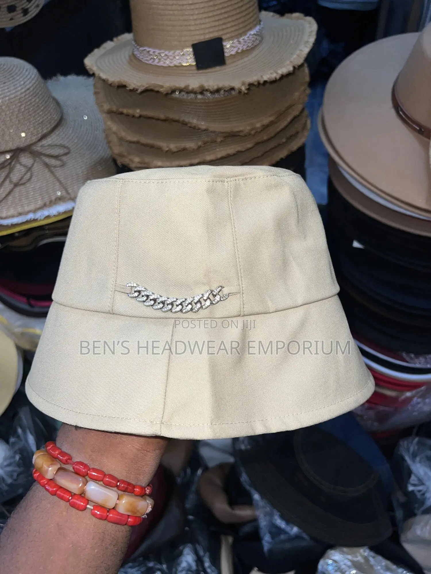 Bucket Hat.